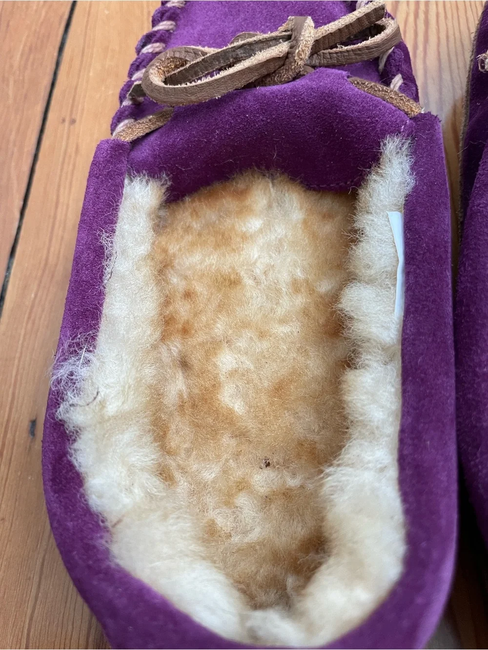 LL Bean Kids Wicked Good Purple Sheepskin Lined Moccasin Slippers Sz 4